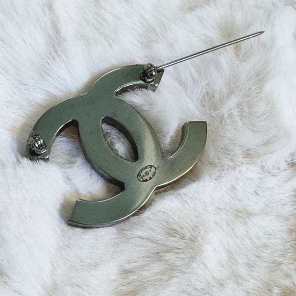 Chanel CC Pin & Brooch - Picture 3 of 7
